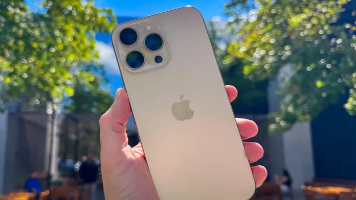 iphone-16-pro-outside-apple-store